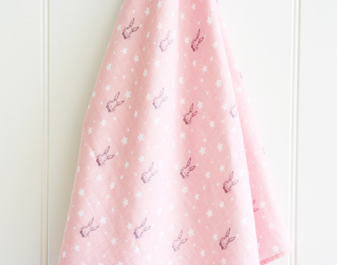 MUSLIN SWADDLE BUNNY STAR PINK